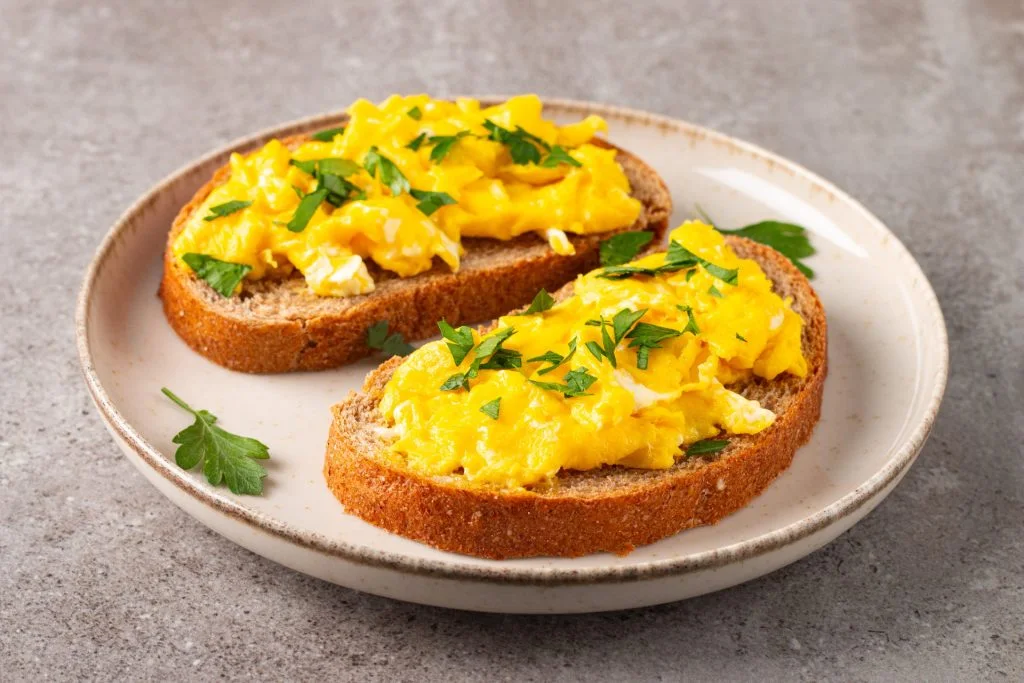 Gør dine røræg mere velsmagende og cremet ved at blande dem med én usædvanlig ingrediens