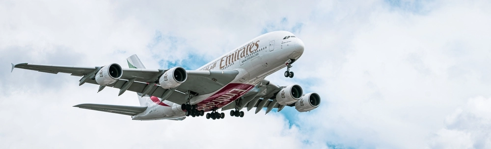 Stewardesse for Emirates forvandler økonomi flybillet til luksus med dette simple hack