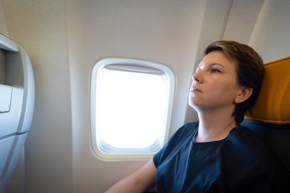 Derfor bør du ikke være iført en t-shirt, når du er ombord på et fly