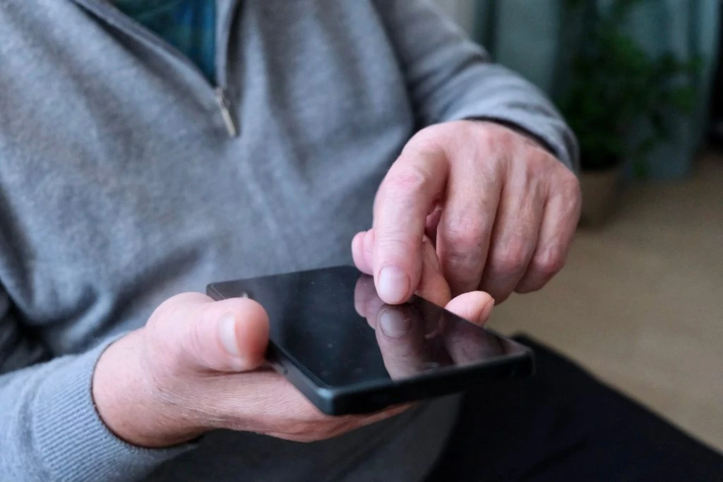 Er din mobiltelefon begyndt at gøre dette? Så skal du kontakte din bank omgående