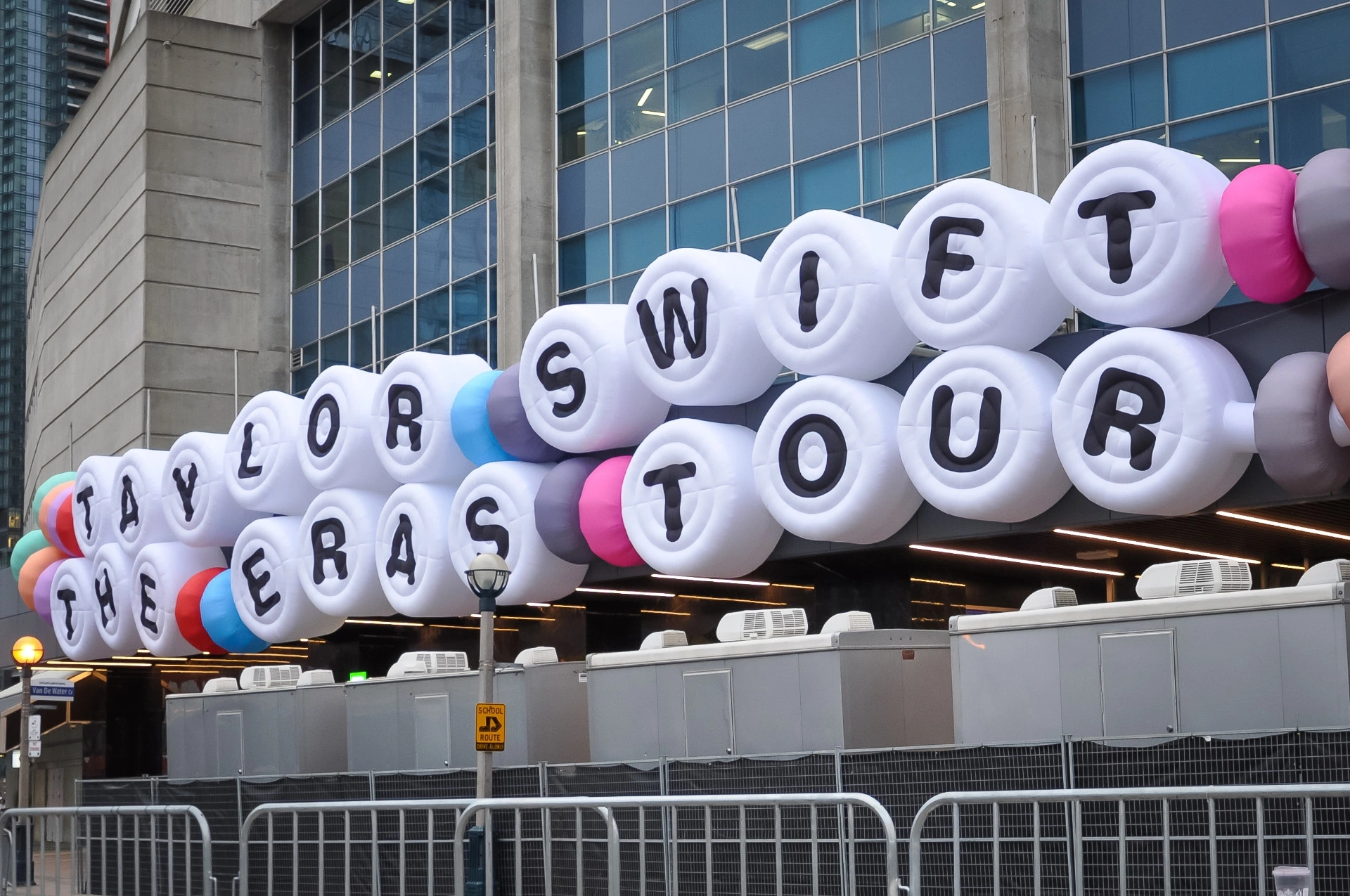 Det er Taylor Swifts æra – vi er bare med