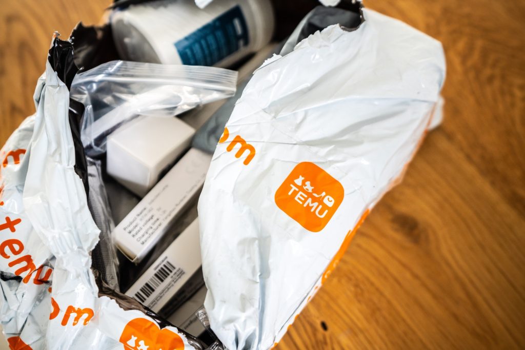 Kvinde købte et bord på Temu: Vent til du ser, hvad der kom med posten