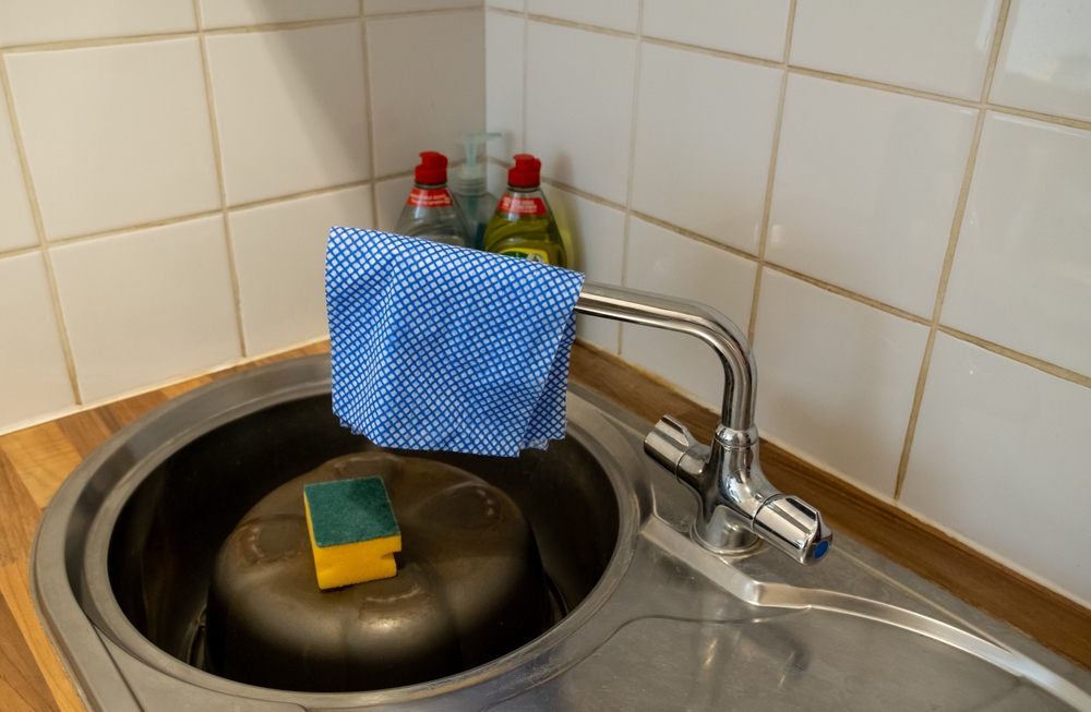 Derfor bør du aldrig hænge karkluden over vandhanen