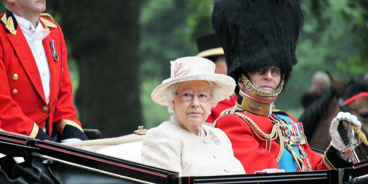 Dronning Elizabeth i stor sorg: Nu siger hun farvel