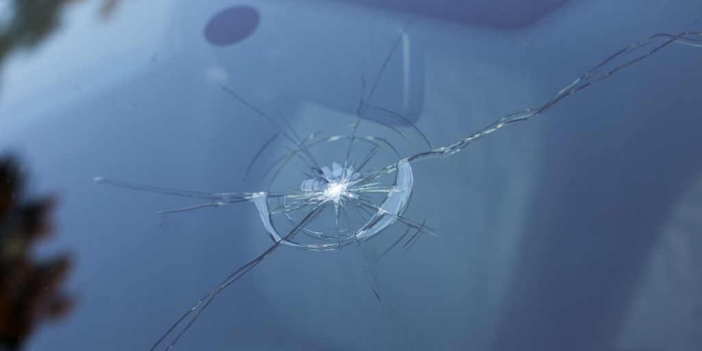 Rammer bil på dansk vej