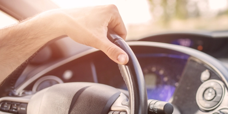 Sommeren er overraskende hård ved bilen: Sådan undgår du skader