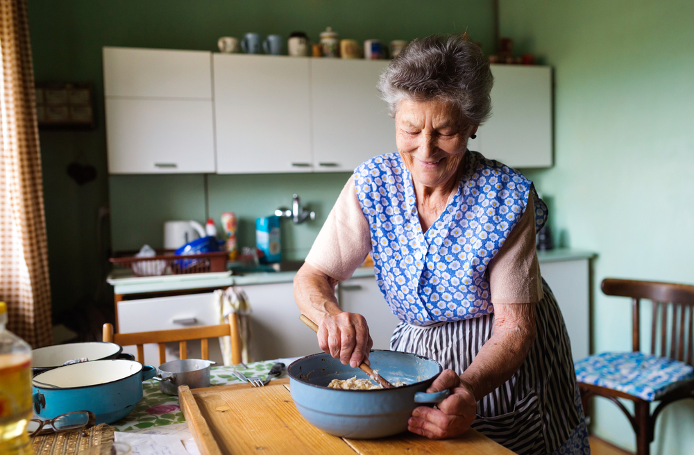 Bedstemor inviterer familie på julemiddag: Det skal de betale for at deltage