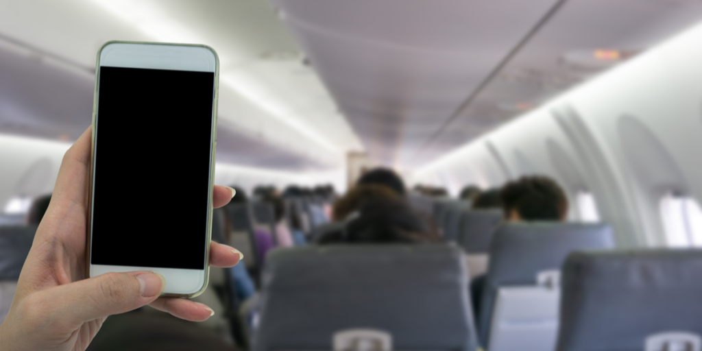 Ryanair advarer alle passagerer om at medbringe mobiltelefoner om bord på fly
