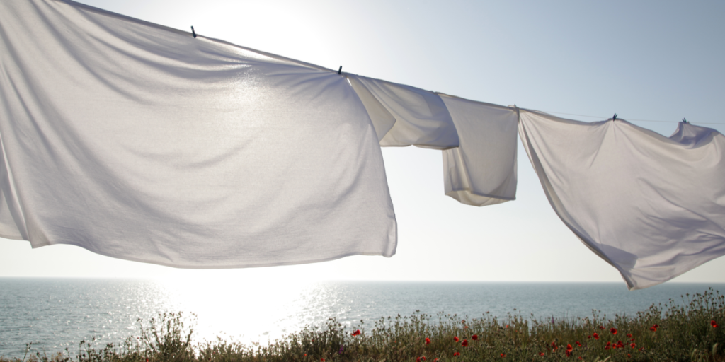 Vasker du dit sengetøj ved 60 grader? SÅ skal du til at ændre dine vaner, da det er helt forkert, mener ekspert.