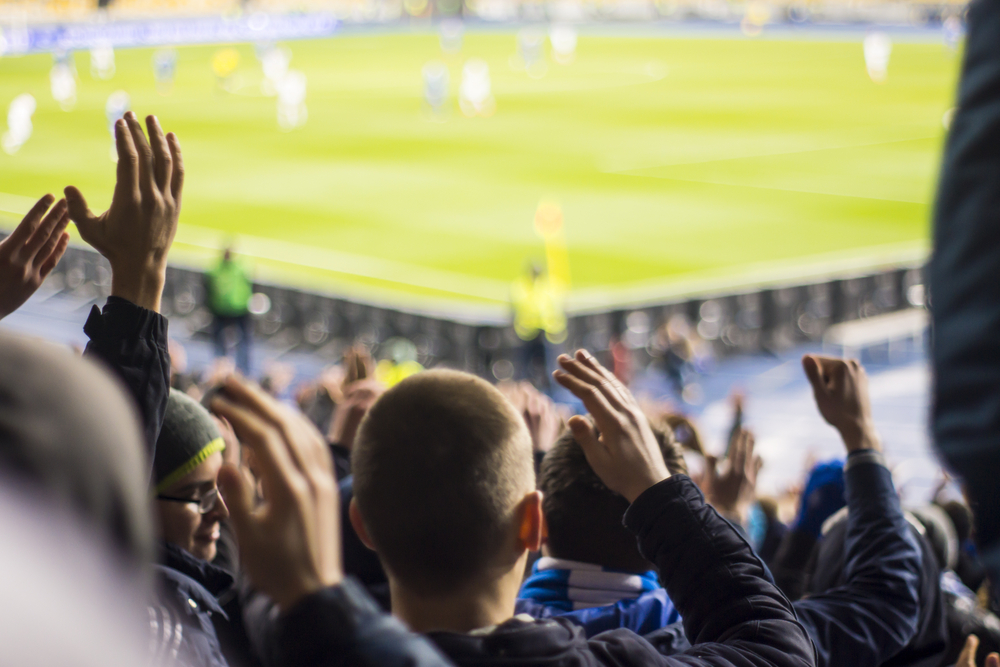 Fodboldfan rystet: Smidt ud af stadion for sin kasket
