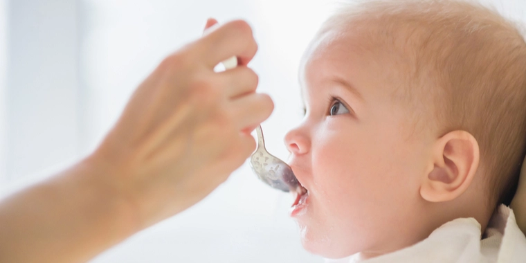 Kendt supermarked afpresset: Puttede metal i babymad