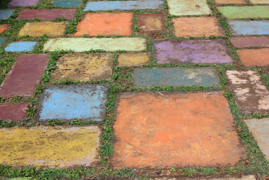 Rengøring af havefliser – 3 effektive metoder