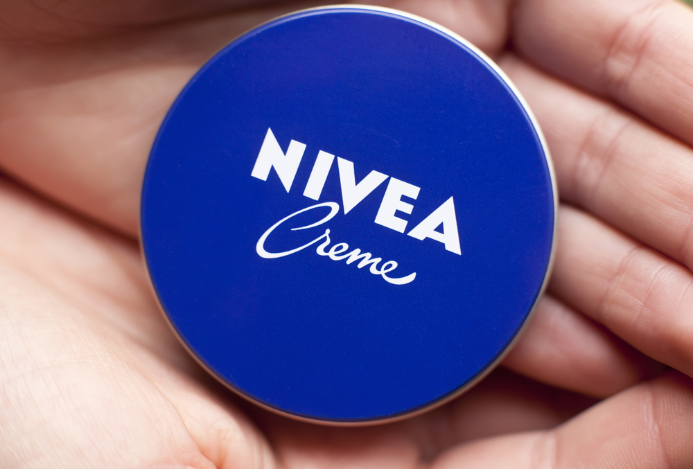 Glem alt om dyre produkter: Den blå Nivea klarer det hele