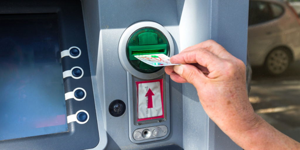 Næste gang du stikker kortet i en hæveautomat, vil du opdage en stor ændring