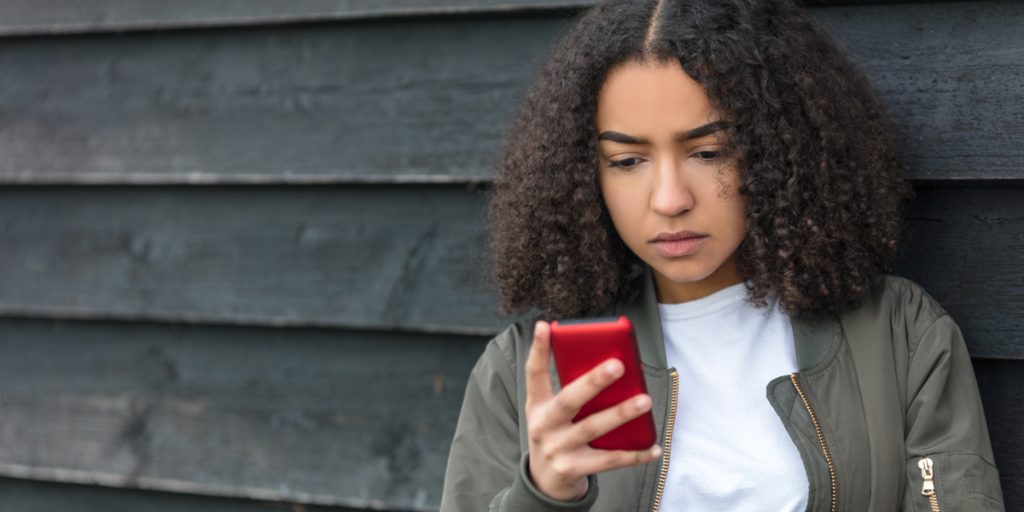 Afsløret: Denne emoji gør de unge utilpas