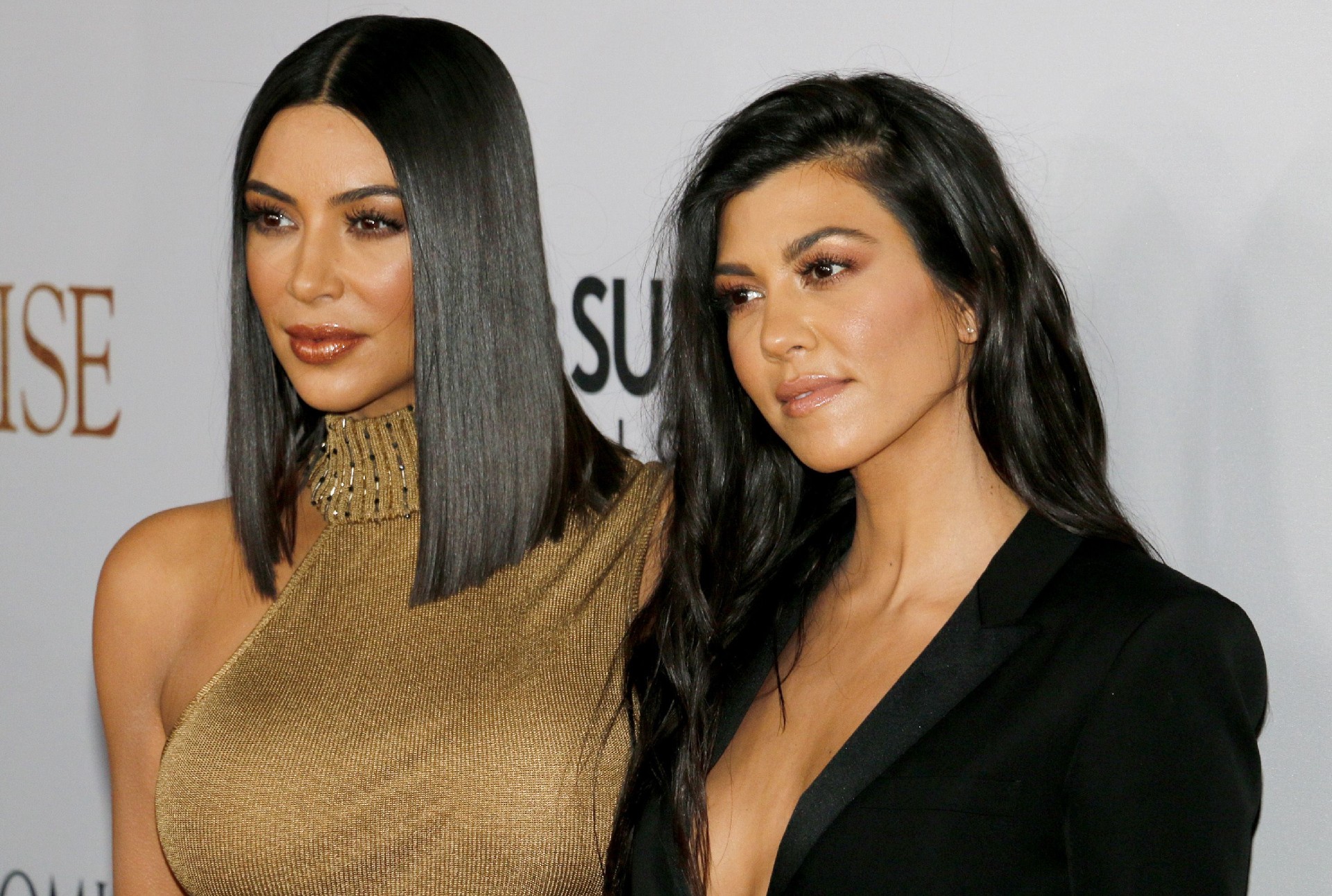 Efter stor nyhed: Nu smider Kardashian-søster tøjet