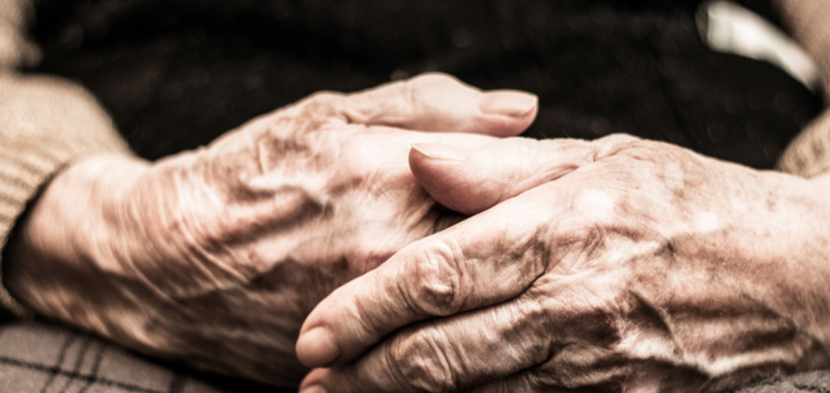 91-årig kvinde voldtaget i sin egen bolig