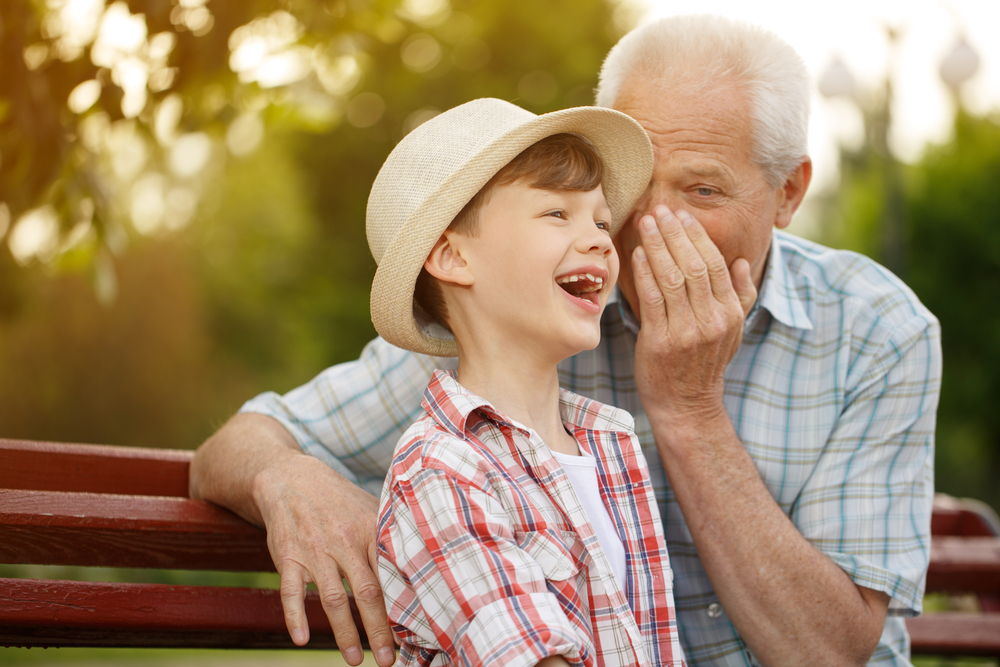Gælder alle bedsteforældre: Denne sætning skal du stoppe med at sige til dit barnebarn