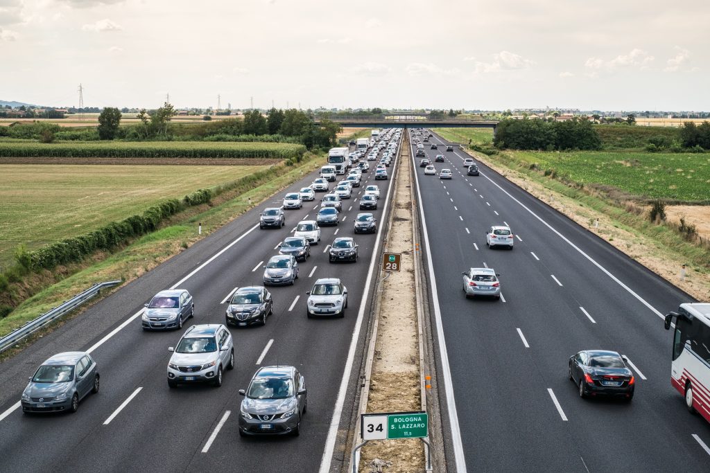 Uheld på motorvej: 10 kilometer kø forsinker trafikanter i op mod en time