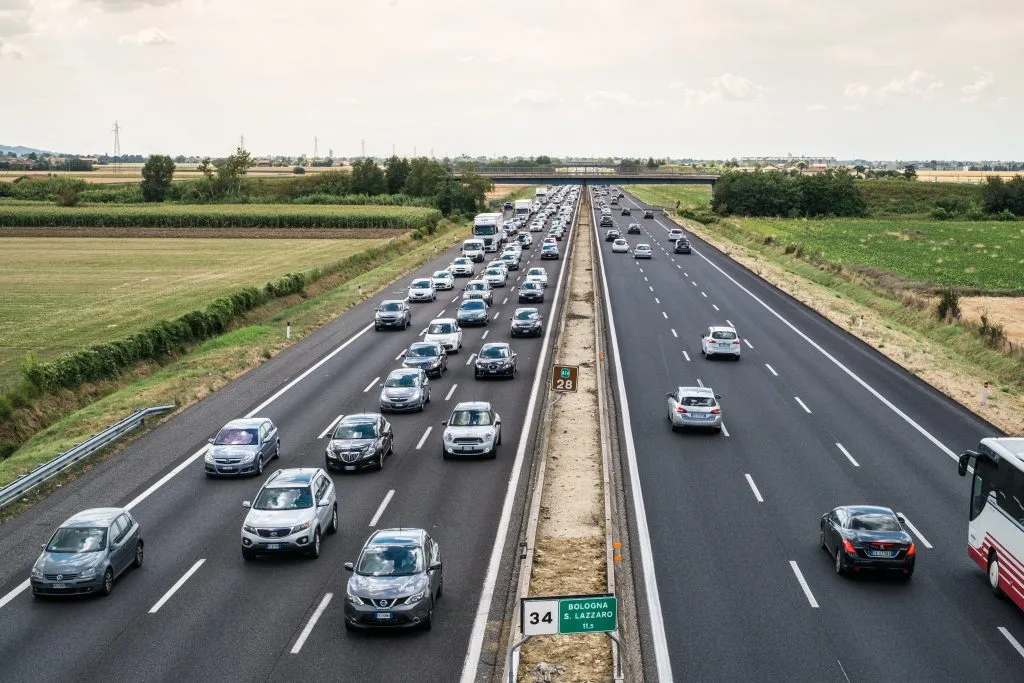 Uheld på motorvej: 10 kilometer kø forsinker trafikanter i op mod en time