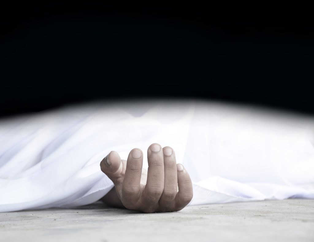 Ingen vil påtage sig ansvaret for 65-årig, som lå død i sin lejlighed i ti dage