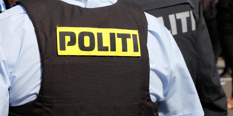 Kvinde mente veninder larmede i bussen: Væltede 16-årig pige omkuld og slog løs på hende