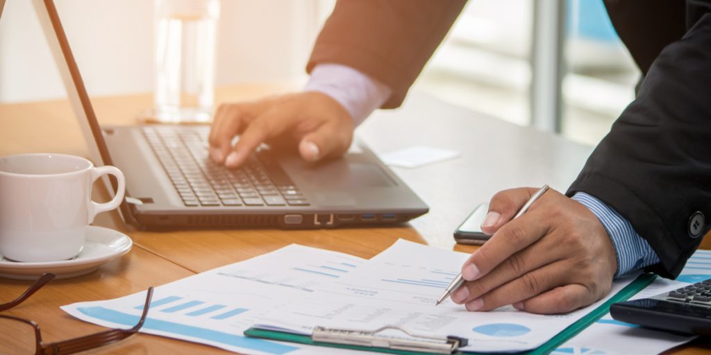 Ekspert forklarer: Derfor skal du altid skifte tøj og tage en drink efter arbejde