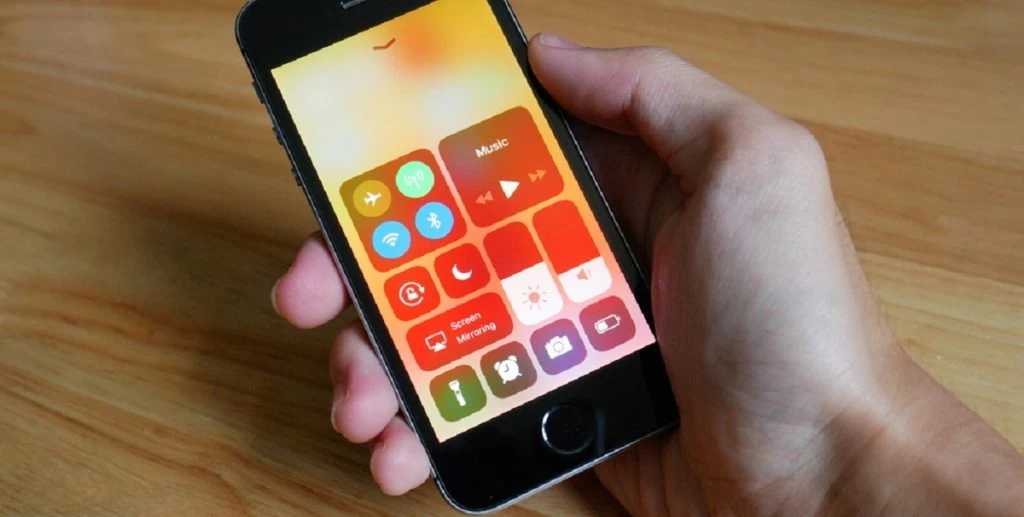 Udsender advarsel til danskerne om iPhone: Lad være!