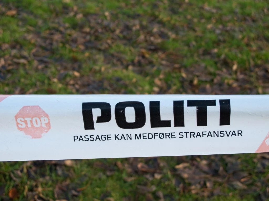 Askepot med elefanthue: Indbrudstyv knuste bagers rude med flise – endte med at glemme sin sko