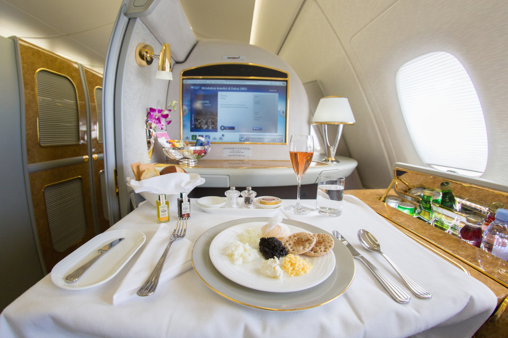 Forretningsmand delte billede af luksusflyvning med Emirates: Så gik internettet amok