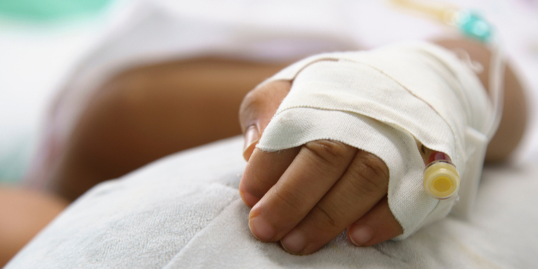 Forældre ude med advarsel: Legetøj sendte 1-årig på hospitalet
