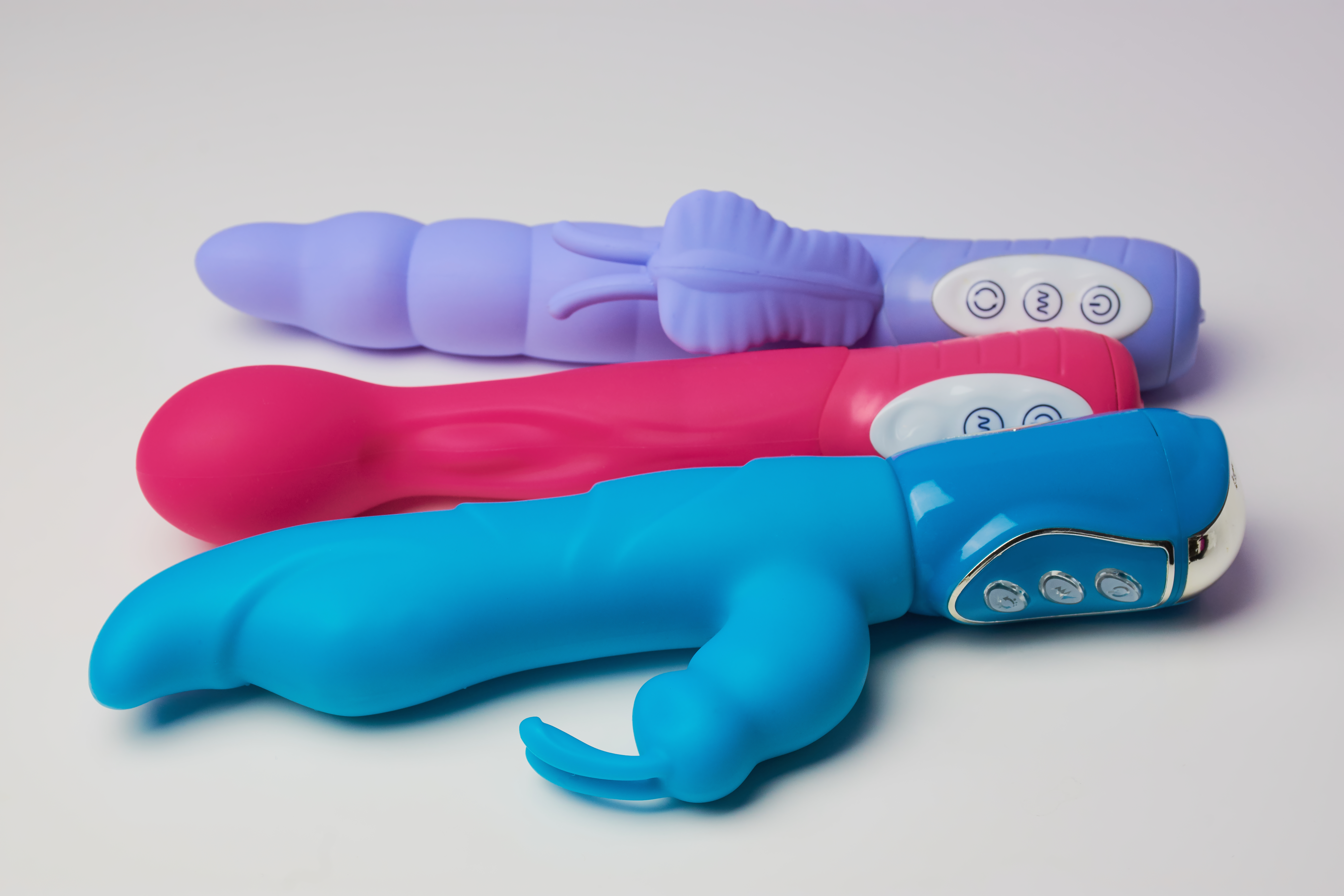 Ryger i slåskamp om dildo: “Det er den sjoveste plastikforurening nogensinde”