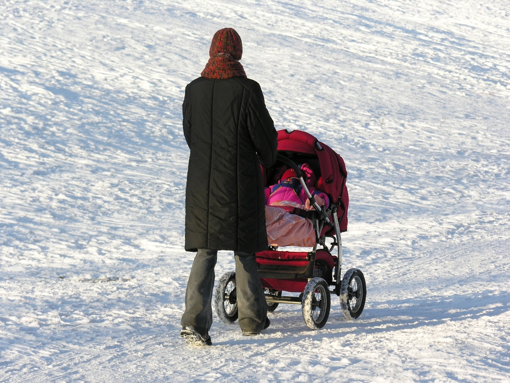 Mødres rolle i samfundet atter under voldsom debat. Årsagen? En dunjakke