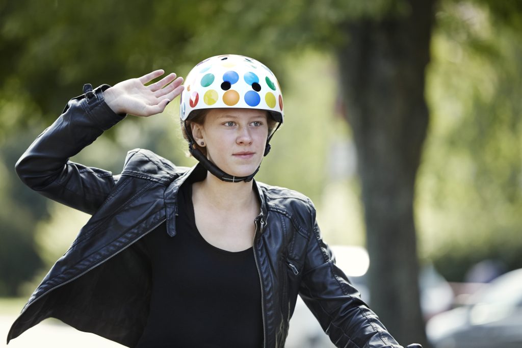 Stadig flere danskere spænder hjelmen
