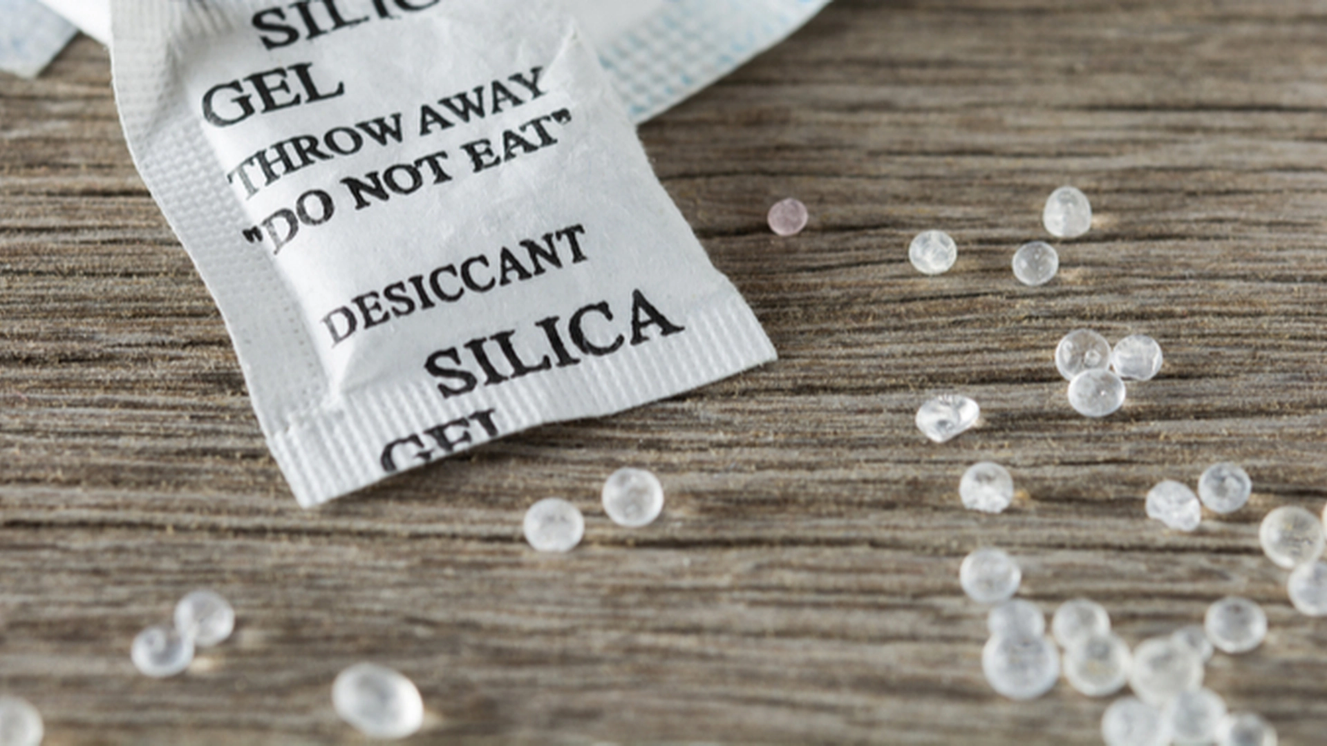 7 ukendte anvendelser af silica-gel-poser – og hvorfor du aldrig bør smide dem ud
