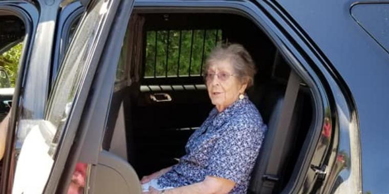 Kæmpe overraskelse: 93-årige Simone anholdt på sin fødselsdag