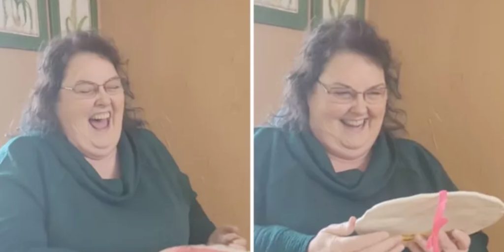 Amanda giver mor gave ‘fra hjertet’ – og hun kan slet ikke håndtere det, da hun ser den