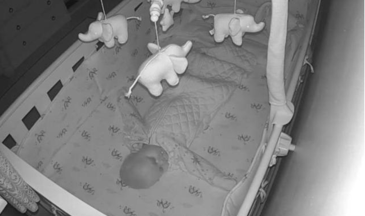 Hårrejsende lyd fra babyalarmen: Mor får sit livs chok