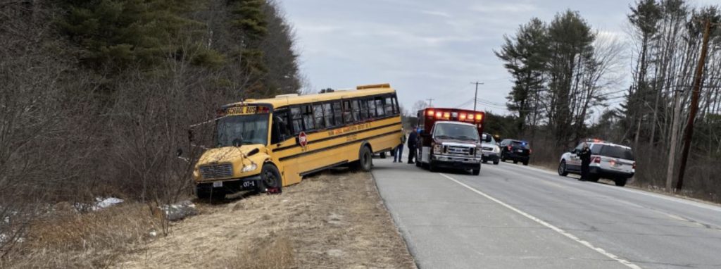 Elever styrer skolebus i sikkerhed, efter chauffør kollapser bag rattet