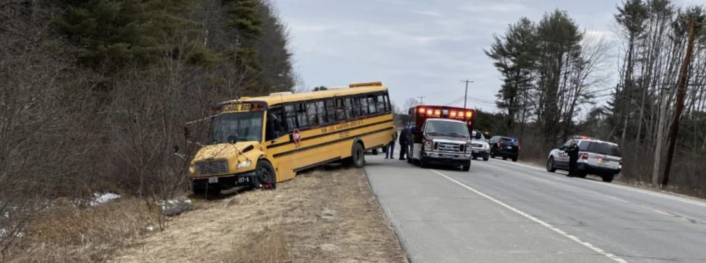 Elever styrer skolebus i sikkerhed, efter chauffør kollapser bag rattet