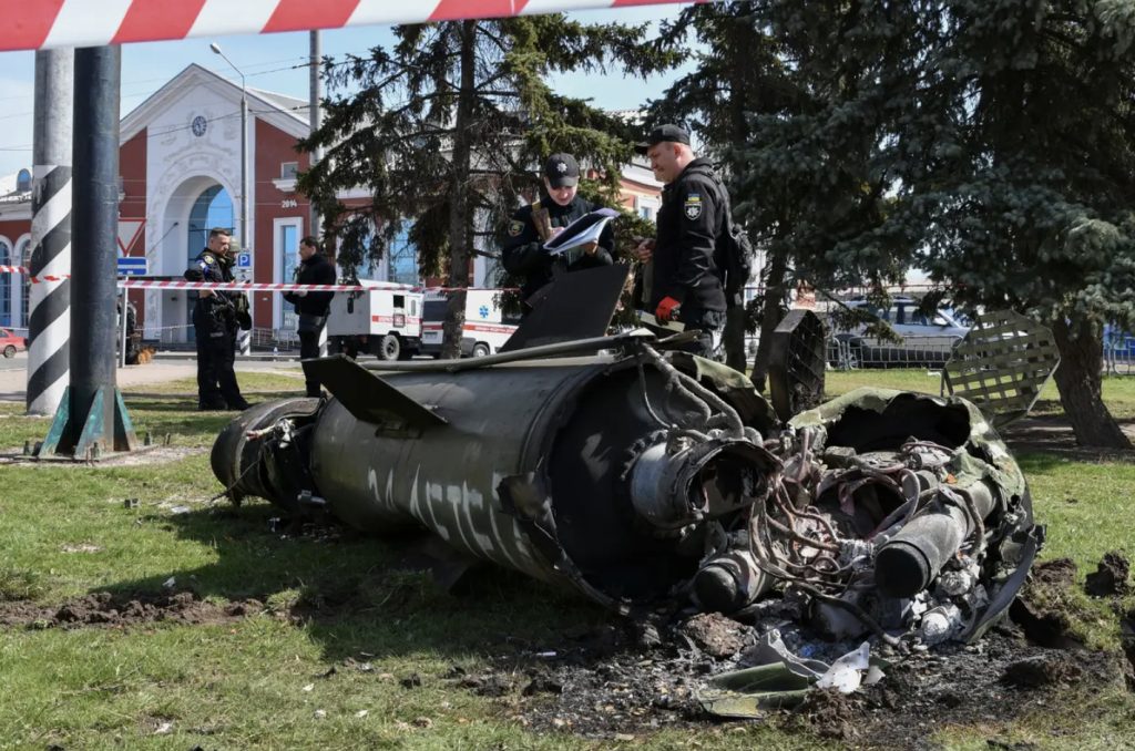 Russisk missil, der tog livet af mindst 35 mennesker, havde skræmmende besked skrevet på siden