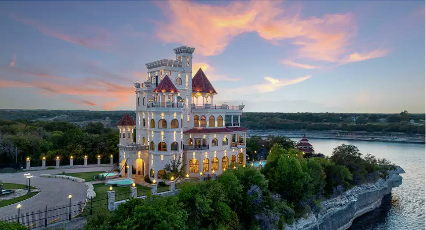 Se billederne: Texas-slot, som er en Disney-prinsesse værdig, til salg for 37.5 millioner kroner
