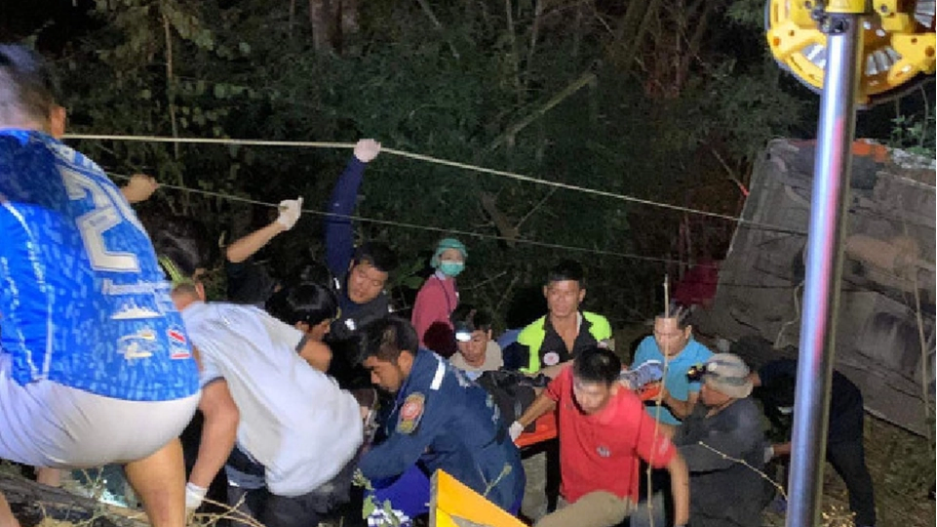 Bus med 13 danskere forulykkede i Thailand: Nu er der godt nyt