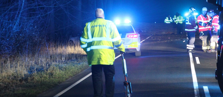 Politiet efterlyser vidner: 55-årig dræbt efter et træ bevidst blev fældet og væltet ned over hans bil