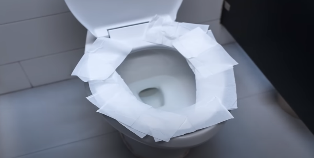 Derfor skal du aldrig dække toiletsædet med papir på et offentligt toilet