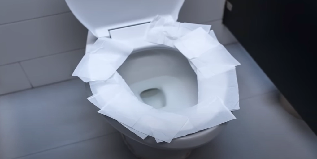 Derfor skal du aldrig dække toiletsædet med papir på et offentligt toilet