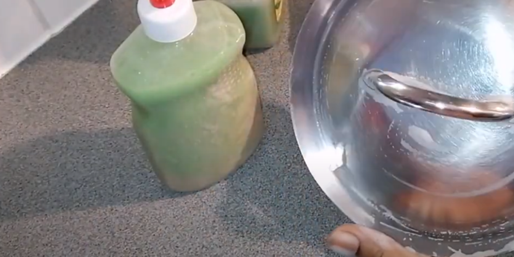 Sådan har du aldrig brugt æggeskaller før: Gryderne bliver skinnene rene