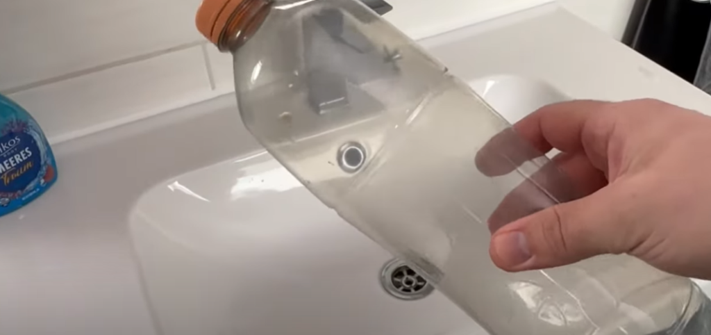 Sådan kan en plastikflaske spare dig for massevis af kroner