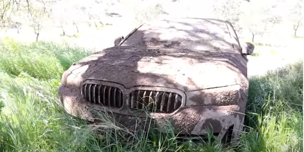 BMW stod stille og blev ikke rengjort i 2 år: Bare vent til du ser dens vilde forvandling