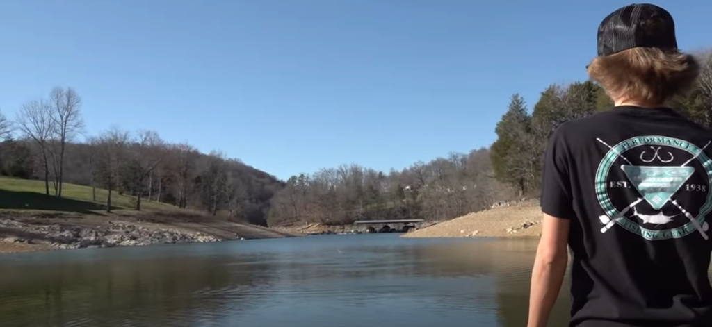 Lystfisker troede han havde lavet dagens fangst: Da han ruller snøren ind taber han kæben
